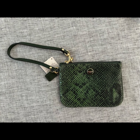 Coach Wristlet TAG ON - Picture 1 of 7